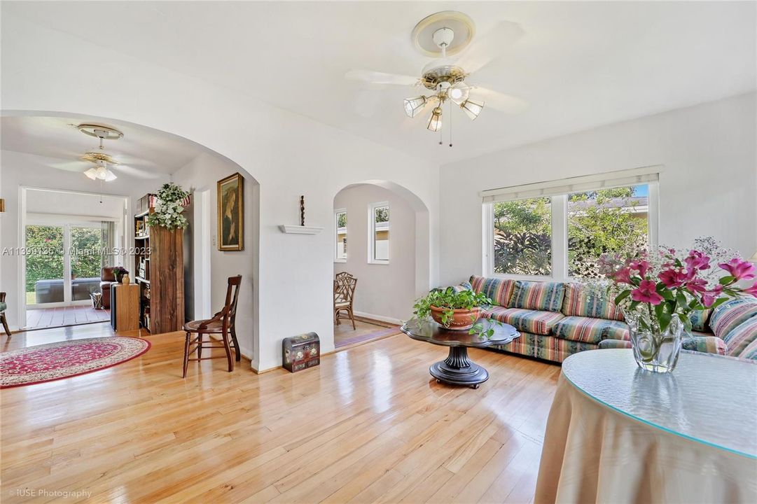 Recently Sold: $975,000 (4 beds, 2 baths, 1842 Square Feet)