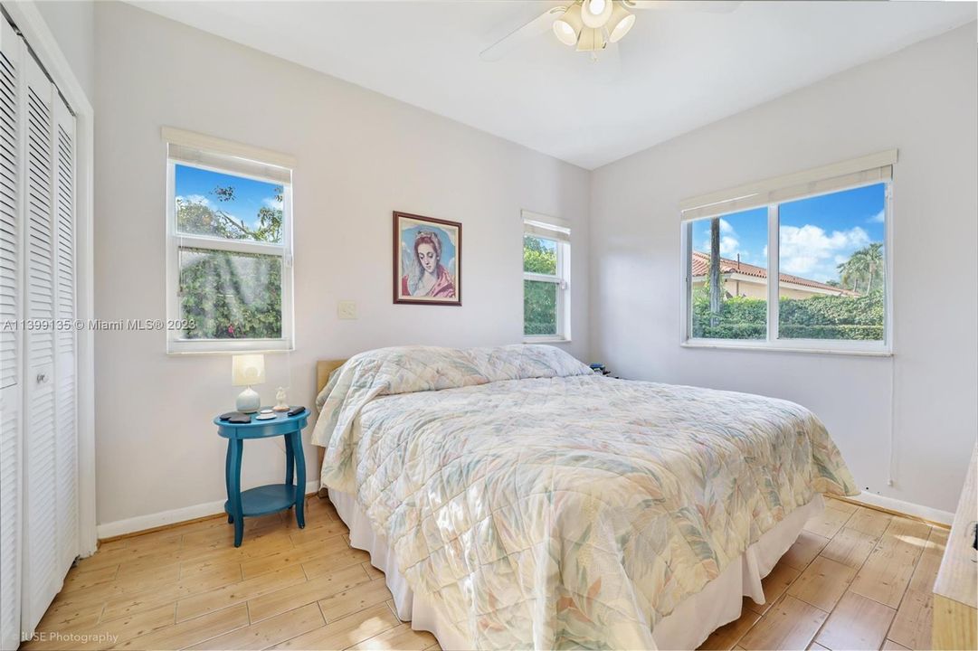 Recently Sold: $975,000 (4 beds, 2 baths, 1842 Square Feet)