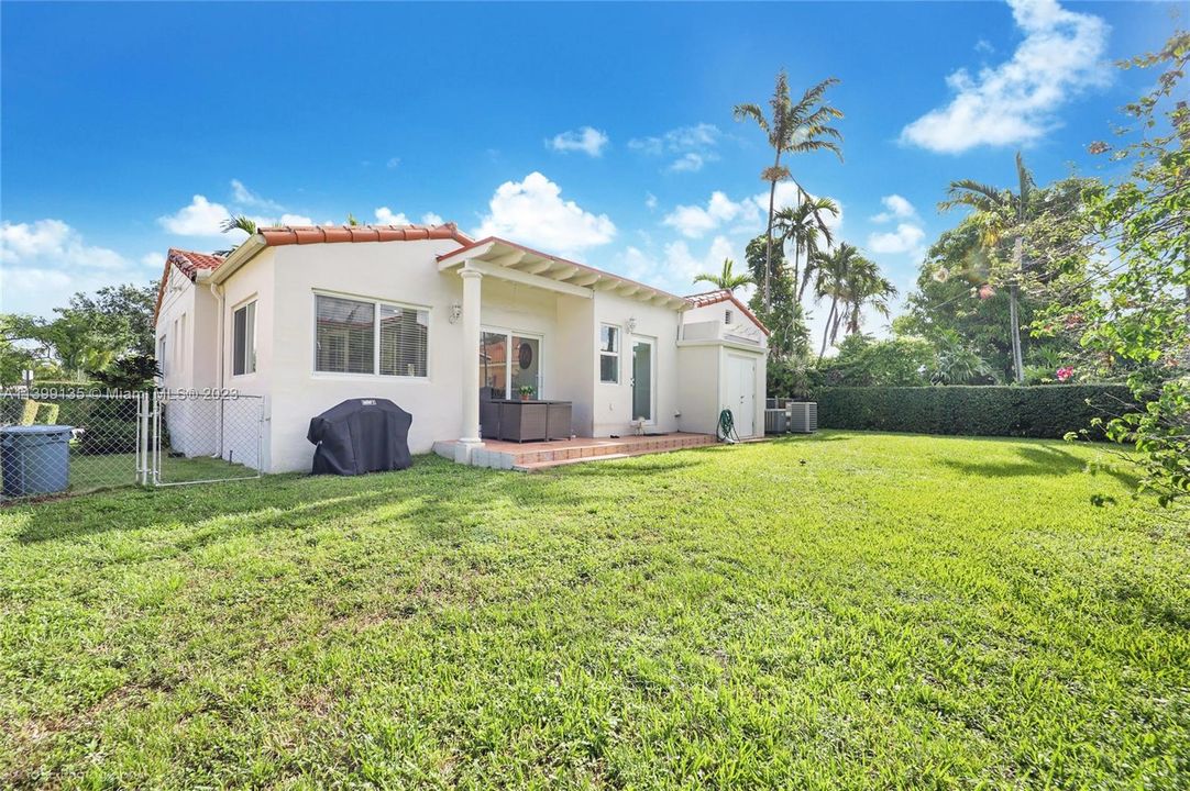 Recently Sold: $975,000 (4 beds, 2 baths, 1842 Square Feet)