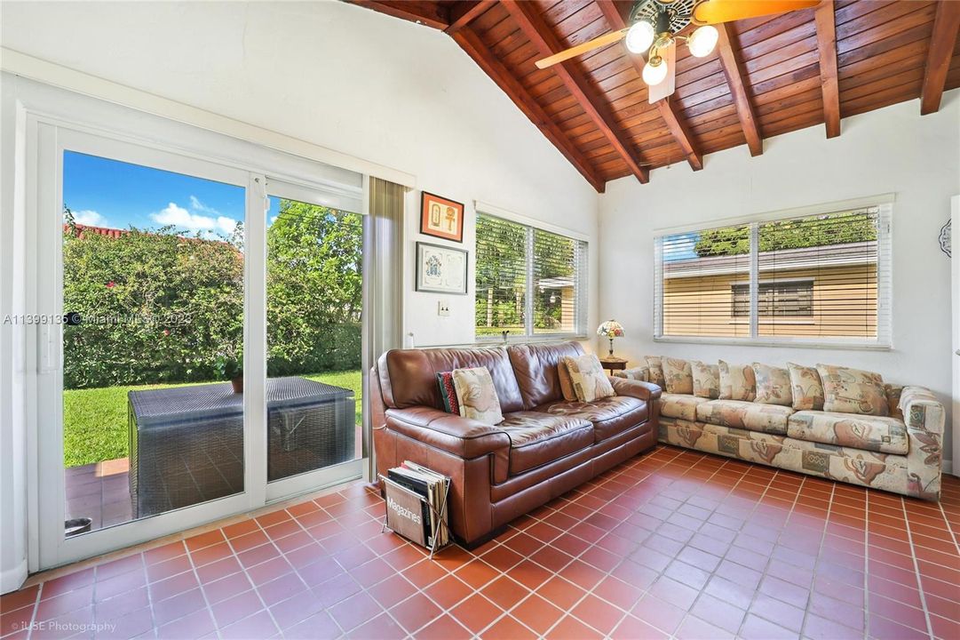 Recently Sold: $975,000 (4 beds, 2 baths, 1842 Square Feet)