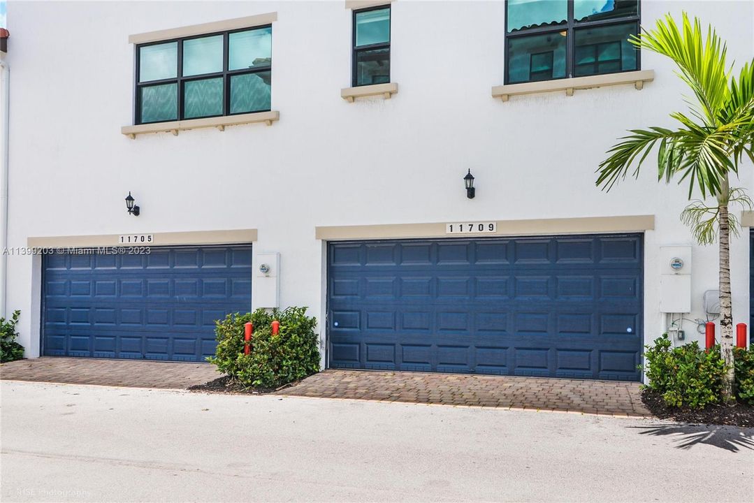 Recently Sold: $559,000 (3 beds, 3 baths, 1919 Square Feet)