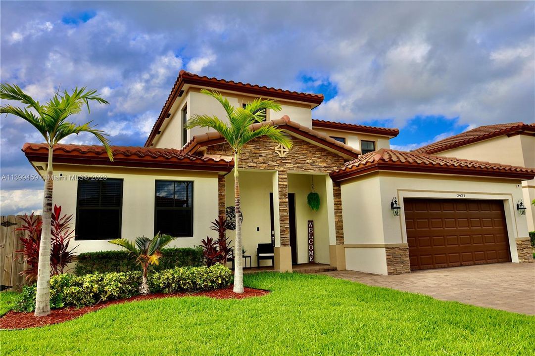 Recently Sold: $650,000 (4 beds, 3 baths, 2929 Square Feet)