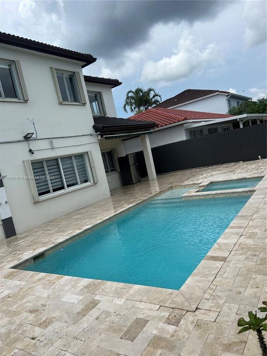 Recently Sold: $799,000 (6 beds, 3 baths, 2626 Square Feet)