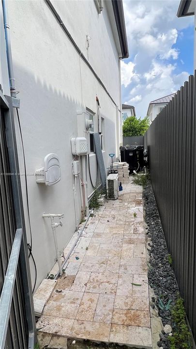 Recently Sold: $799,000 (6 beds, 3 baths, 2626 Square Feet)