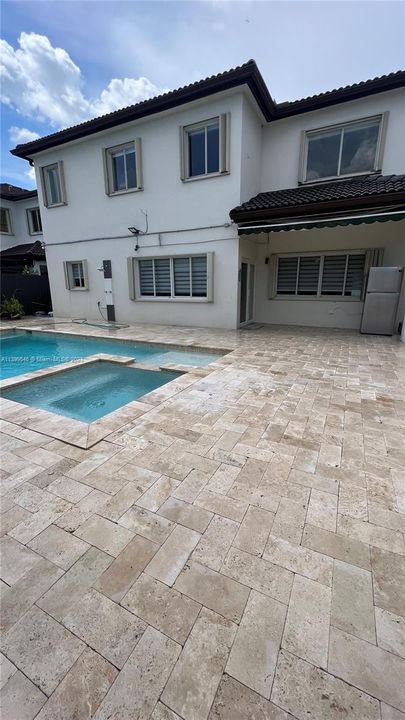 Recently Sold: $799,000 (6 beds, 3 baths, 2626 Square Feet)