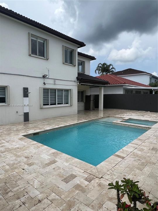 Recently Sold: $799,000 (6 beds, 3 baths, 2626 Square Feet)