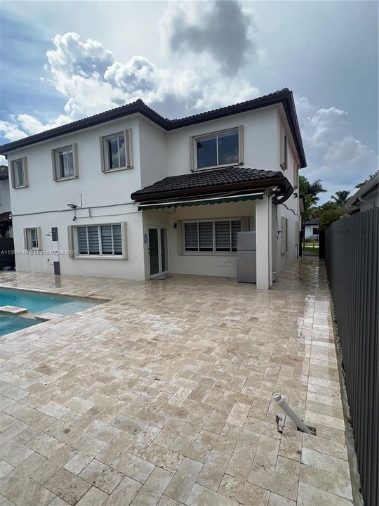 Recently Sold: $799,000 (6 beds, 3 baths, 2626 Square Feet)