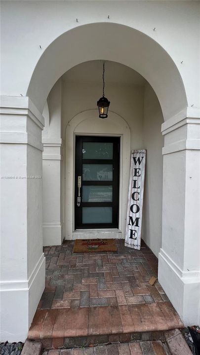 Recently Sold: $799,000 (6 beds, 3 baths, 2626 Square Feet)