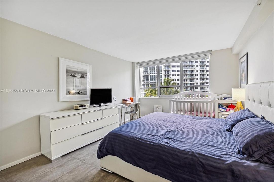 For Sale: $510,000 (1 beds, 1 baths, 729 Square Feet)