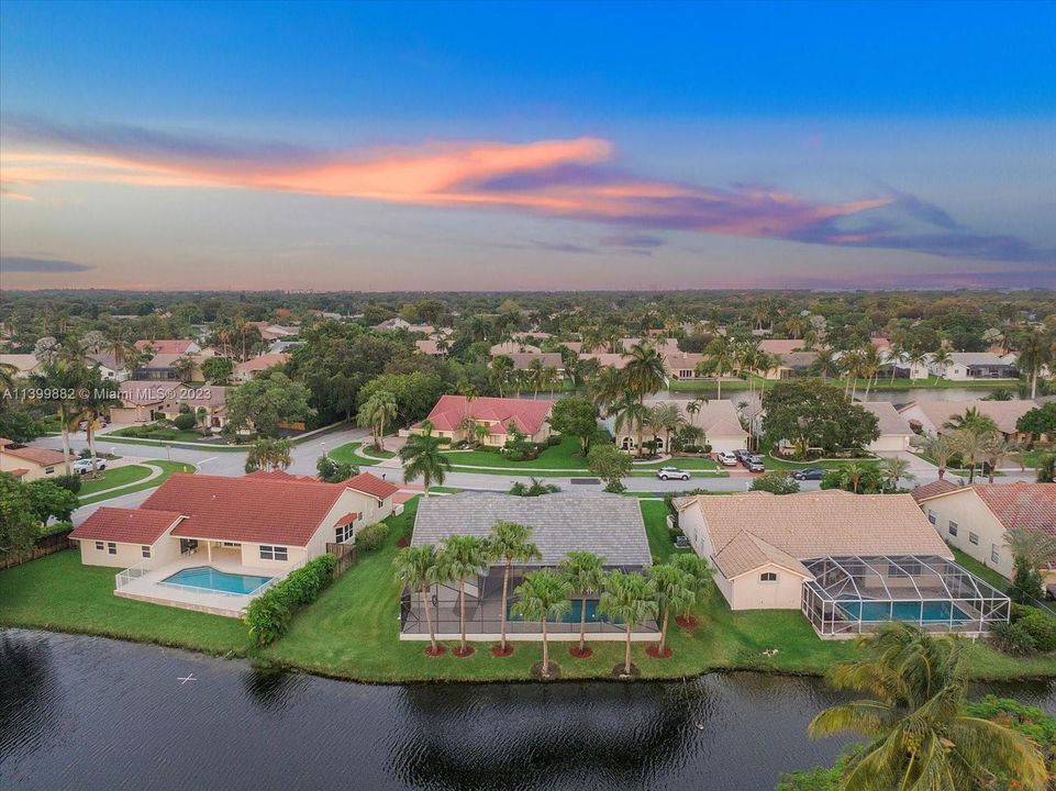 Recently Sold: $925,000 (5 beds, 3 baths, 2697 Square Feet)