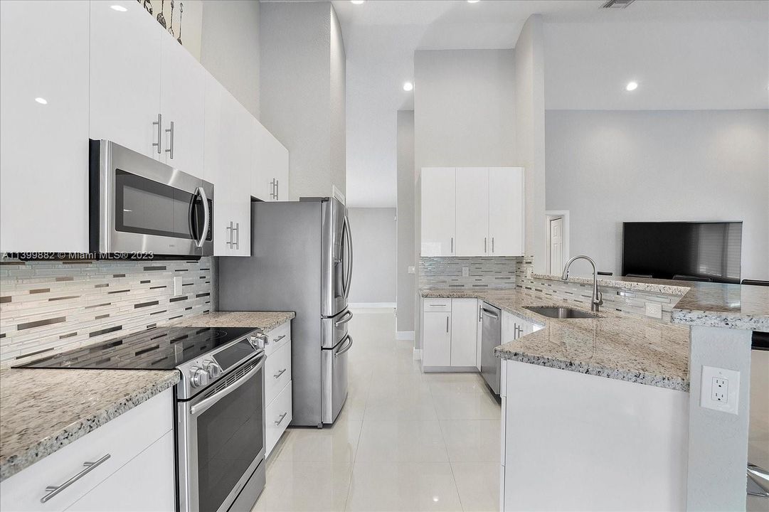 Vendido Recientemente: $925,000 (5 camas, 3 baños, 2697 Pies cuadrados)