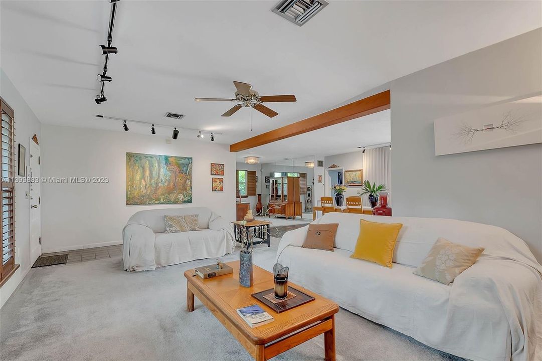 Recently Sold: $2,500,000 (3 beds, 2 baths, 2196 Square Feet)