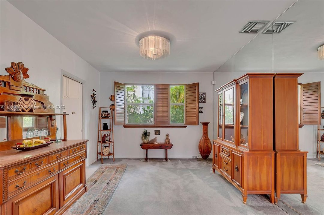 Recently Sold: $2,500,000 (3 beds, 2 baths, 2196 Square Feet)