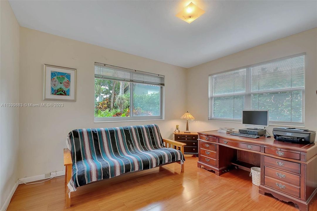 Recently Sold: $2,500,000 (3 beds, 2 baths, 2196 Square Feet)