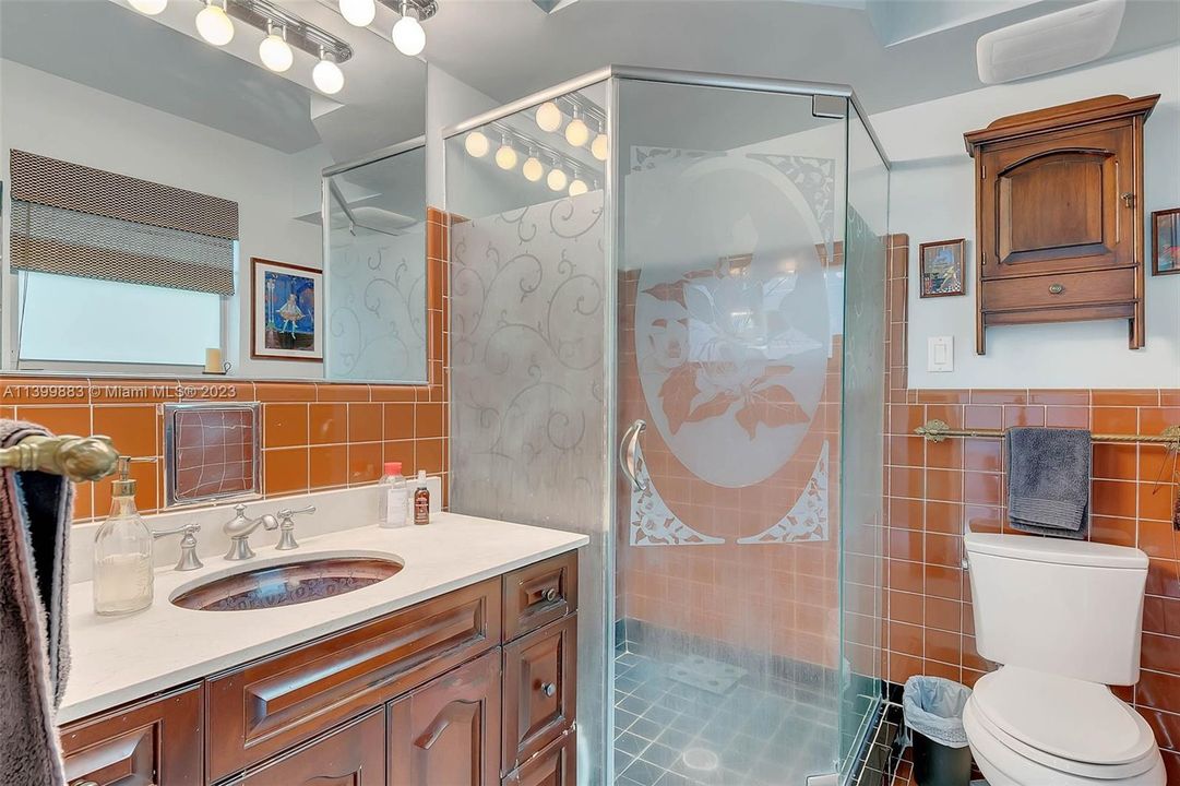 Recently Sold: $2,500,000 (3 beds, 2 baths, 2196 Square Feet)