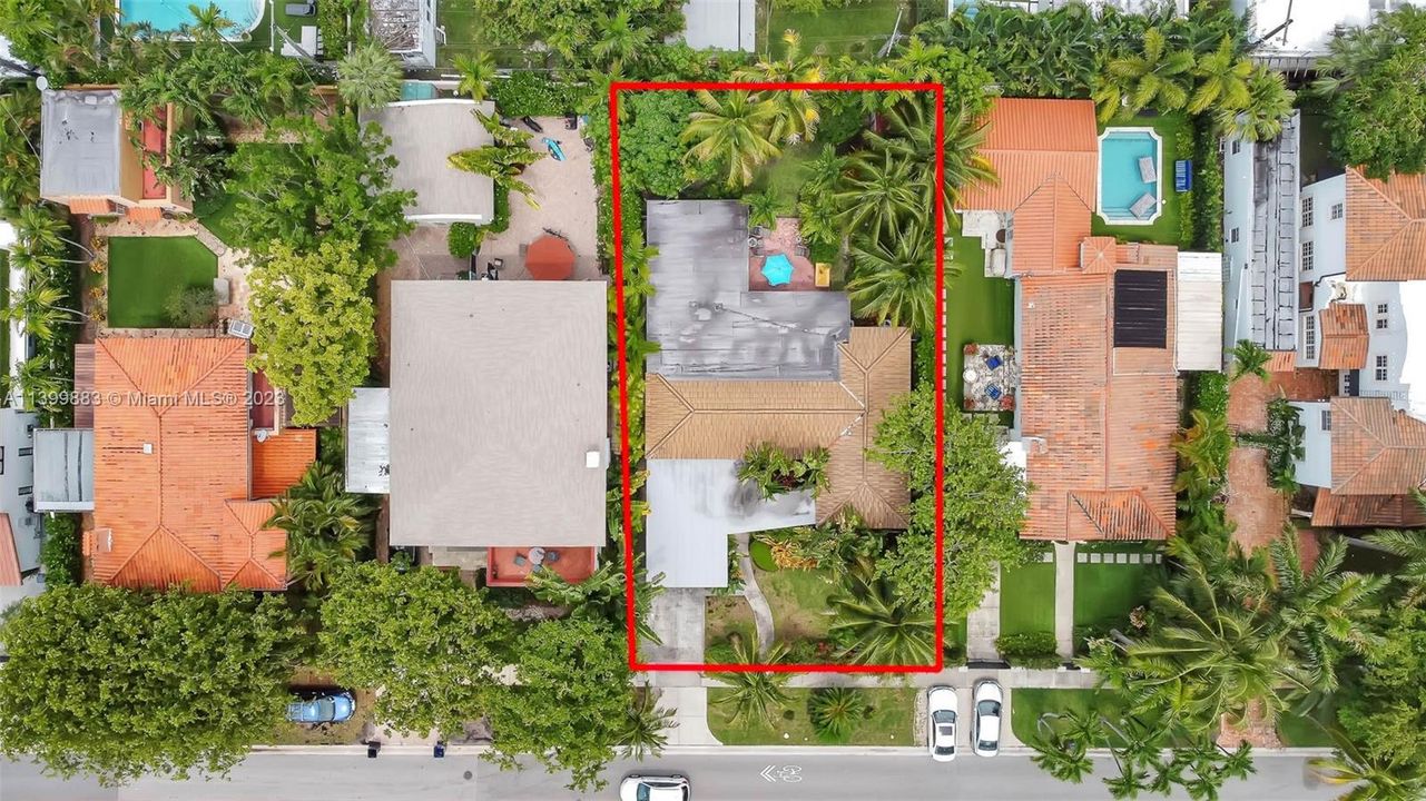 Recently Sold: $2,500,000 (3 beds, 2 baths, 2196 Square Feet)