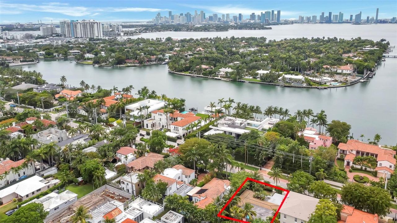 Recently Sold: $2,500,000 (3 beds, 2 baths, 2196 Square Feet)