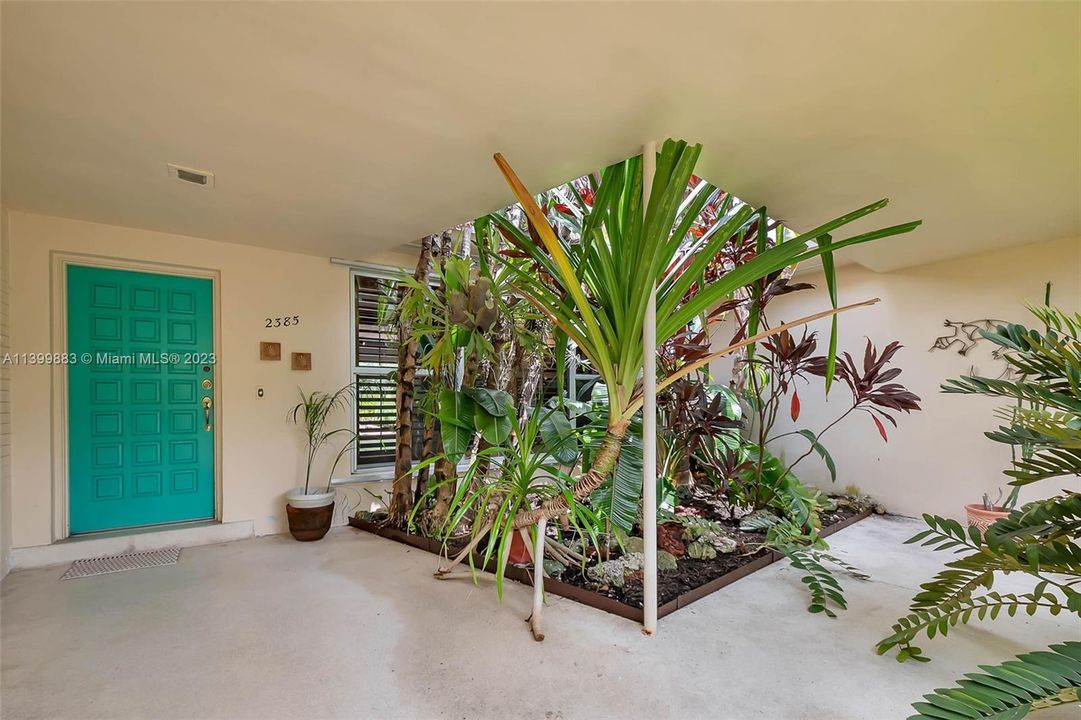 Recently Sold: $2,500,000 (3 beds, 2 baths, 2196 Square Feet)