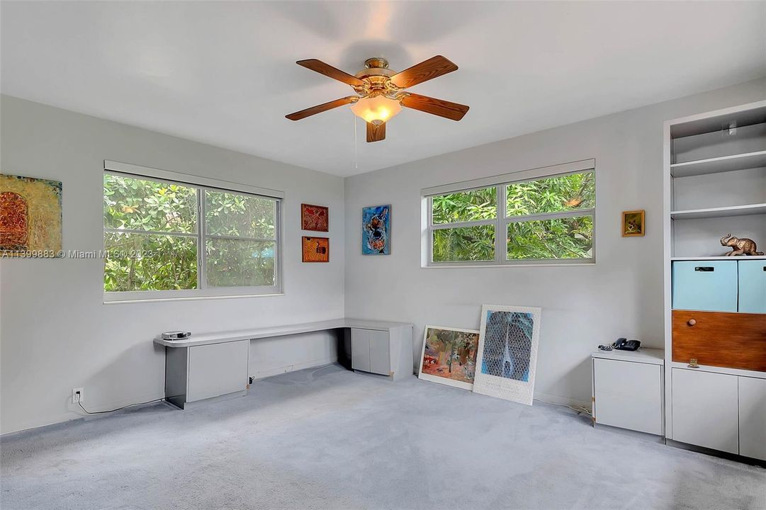 Recently Sold: $2,500,000 (3 beds, 2 baths, 2196 Square Feet)