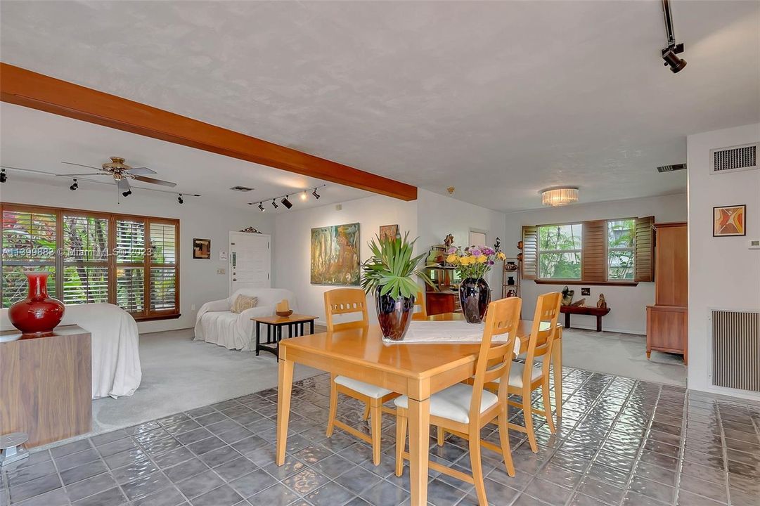 Recently Sold: $2,500,000 (3 beds, 2 baths, 2196 Square Feet)