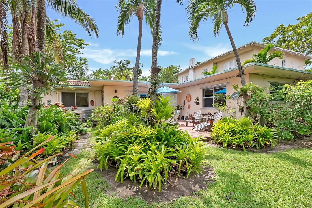 Recently Sold: $2,500,000 (3 beds, 2 baths, 2196 Square Feet)