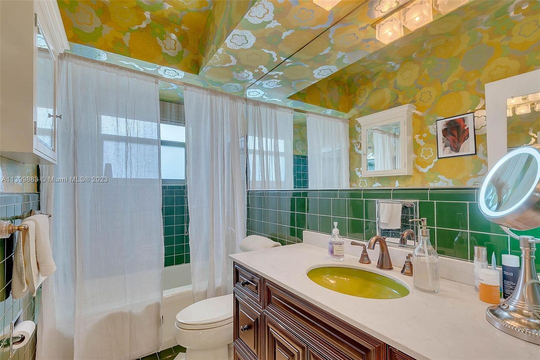 Recently Sold: $2,500,000 (3 beds, 2 baths, 2196 Square Feet)