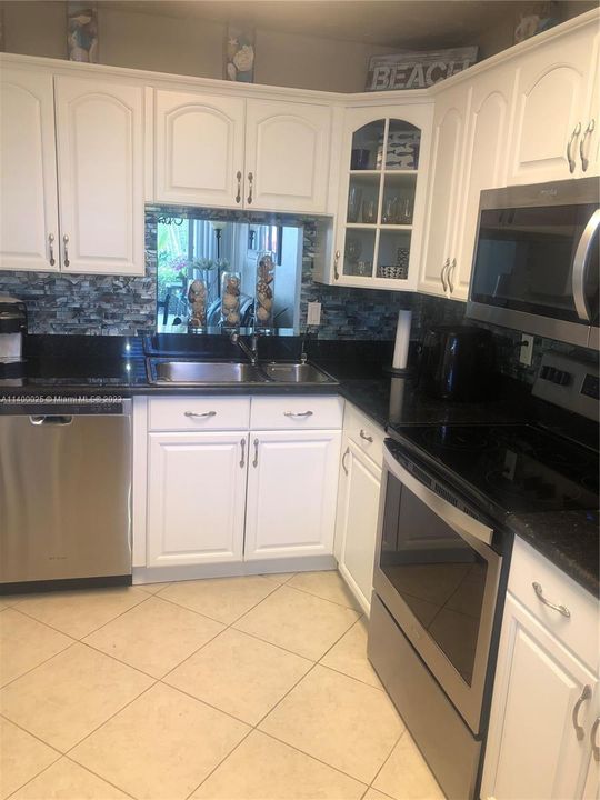 Recientemente alquilado: $3,500 (2 camas, 2 baños, 1036 Pies cuadrados)