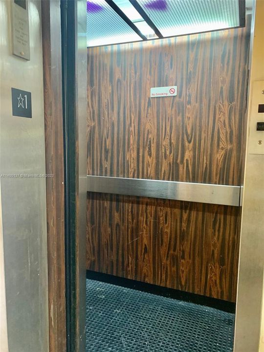 Recently Rented: $2,200 (2 beds, 1 baths, 975 Square Feet)