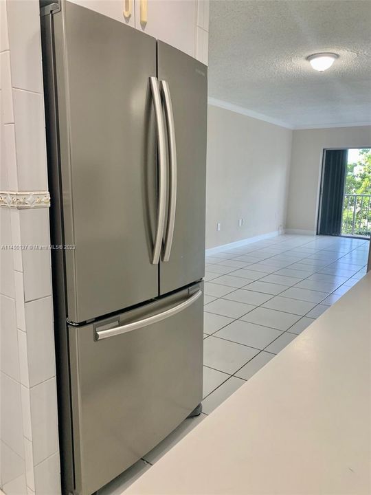 Recently Rented: $2,200 (2 beds, 1 baths, 975 Square Feet)