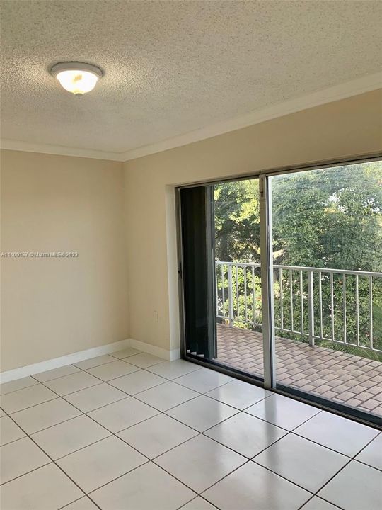 Recently Rented: $2,200 (2 beds, 1 baths, 975 Square Feet)