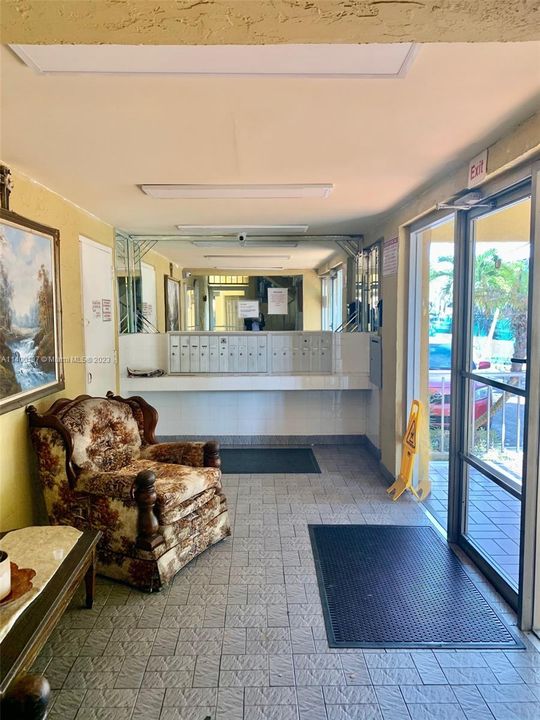 Recently Rented: $2,200 (2 beds, 1 baths, 975 Square Feet)