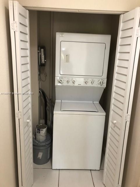 Recently Rented: $2,200 (2 beds, 1 baths, 975 Square Feet)