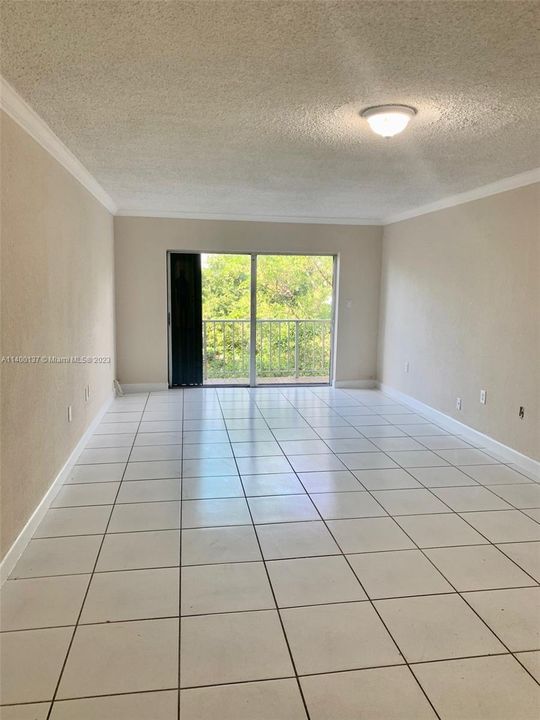Recently Rented: $2,200 (2 beds, 1 baths, 975 Square Feet)