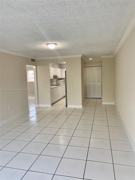Recently Rented: $2,200 (2 beds, 1 baths, 975 Square Feet)
