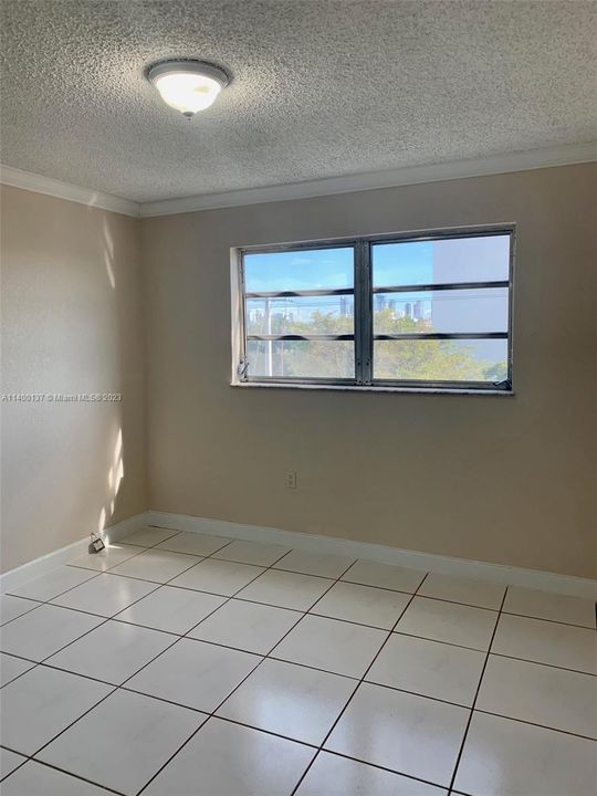 Recently Rented: $2,200 (2 beds, 1 baths, 975 Square Feet)
