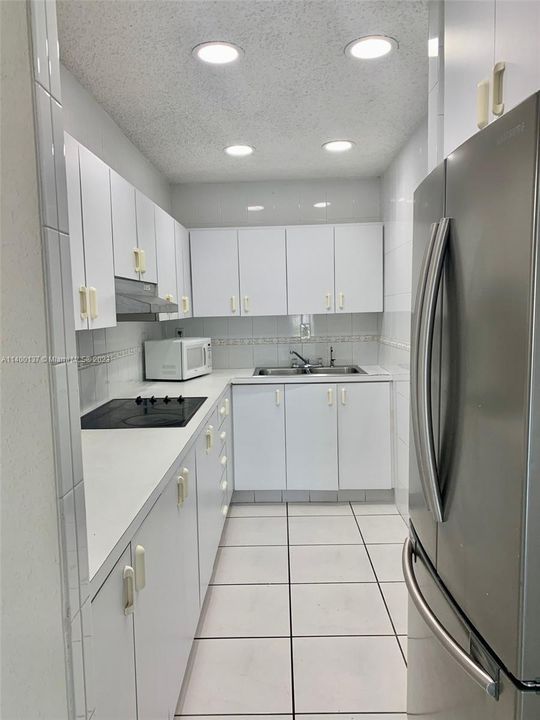 Recently Rented: $2,200 (2 beds, 1 baths, 975 Square Feet)