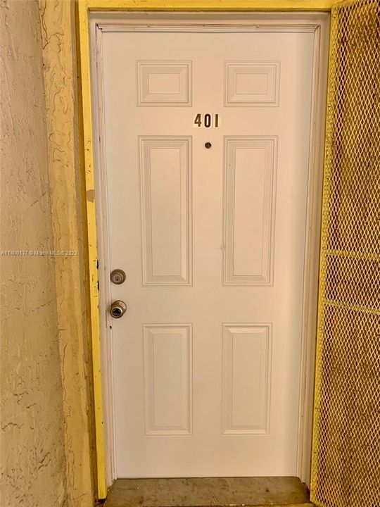 Recently Rented: $2,200 (2 beds, 1 baths, 975 Square Feet)