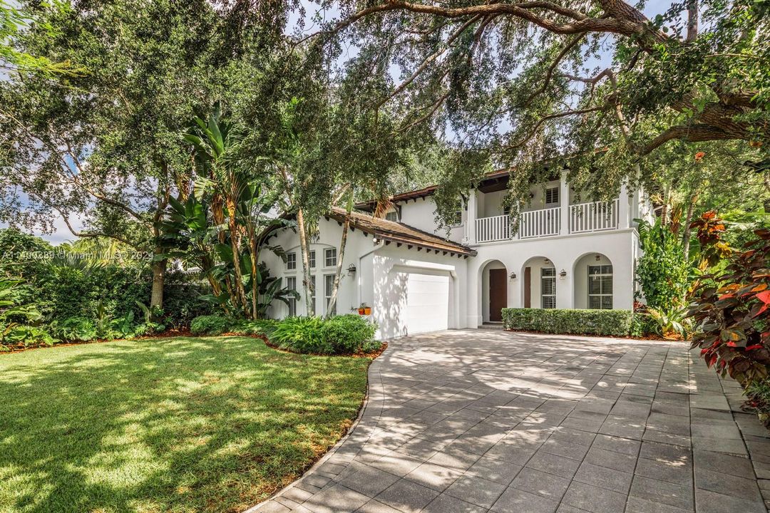 Recently Sold: $4,695,000 (5 beds, 5 baths, 4328 Square Feet)