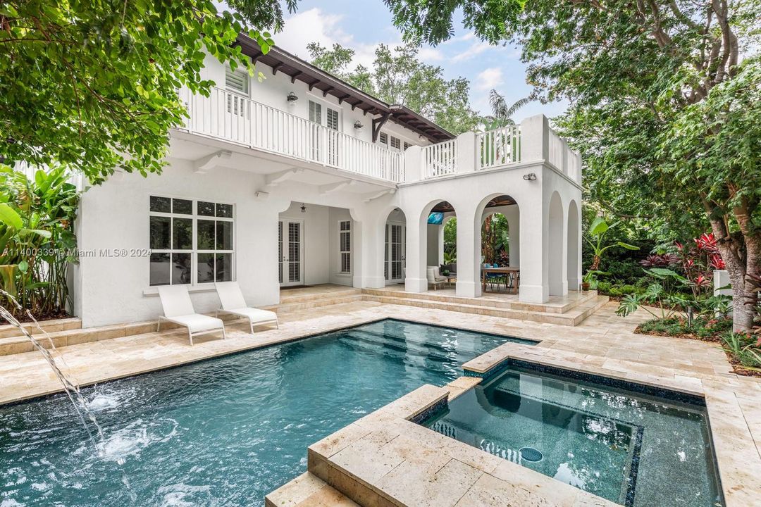 Recently Sold: $4,695,000 (5 beds, 5 baths, 4328 Square Feet)