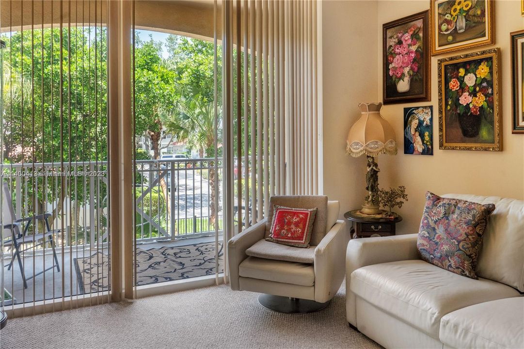 Recently Sold: $490,000 (2 beds, 2 baths, 1167 Square Feet)