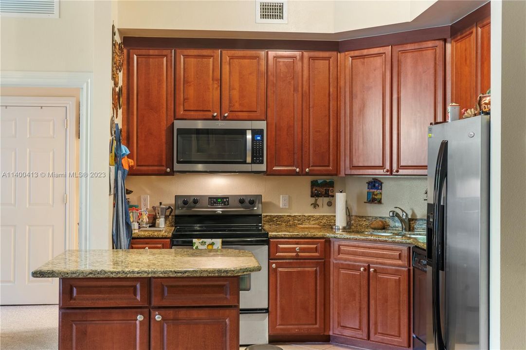 Recently Sold: $490,000 (2 beds, 2 baths, 1167 Square Feet)