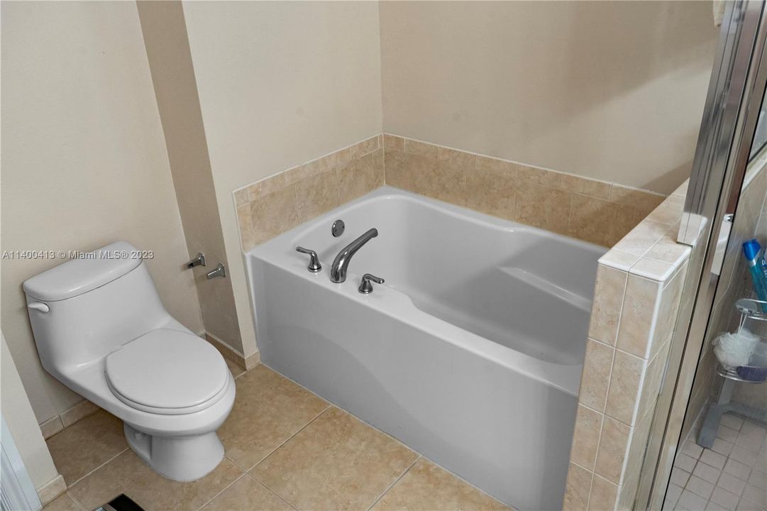 Recently Sold: $490,000 (2 beds, 2 baths, 1167 Square Feet)