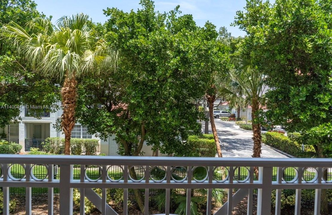 Recently Sold: $490,000 (2 beds, 2 baths, 1167 Square Feet)