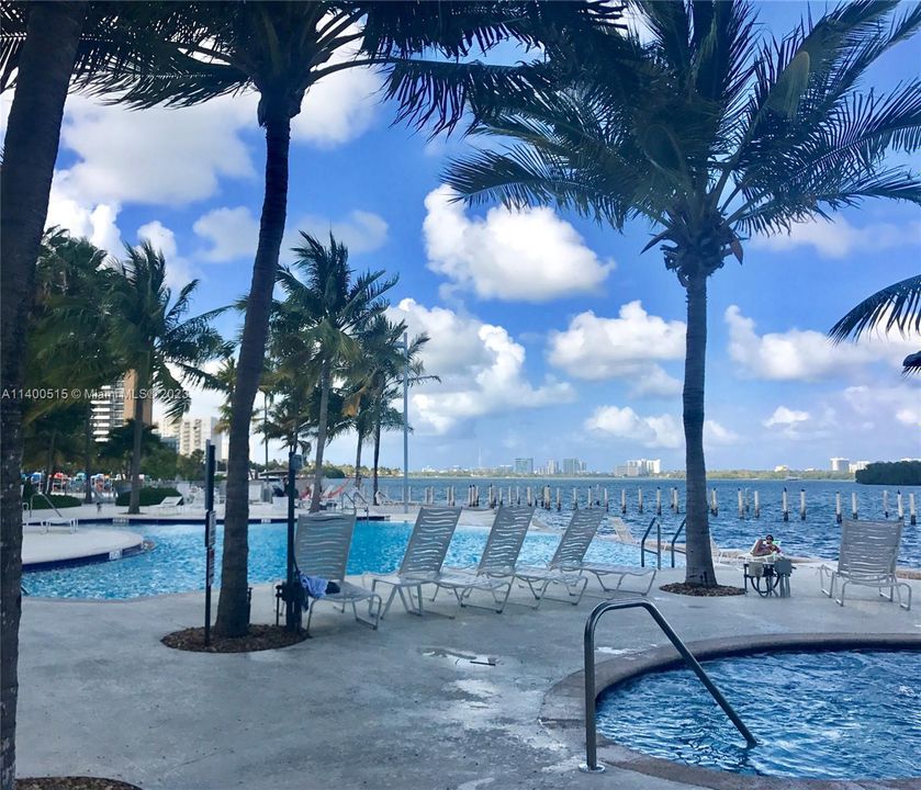 Недавно продано: $300,000 (1 спален, 1 ванн, 775 Квадратных фут)