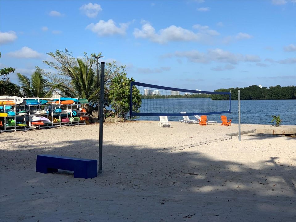 Недавно продано: $300,000 (1 спален, 1 ванн, 775 Квадратных фут)