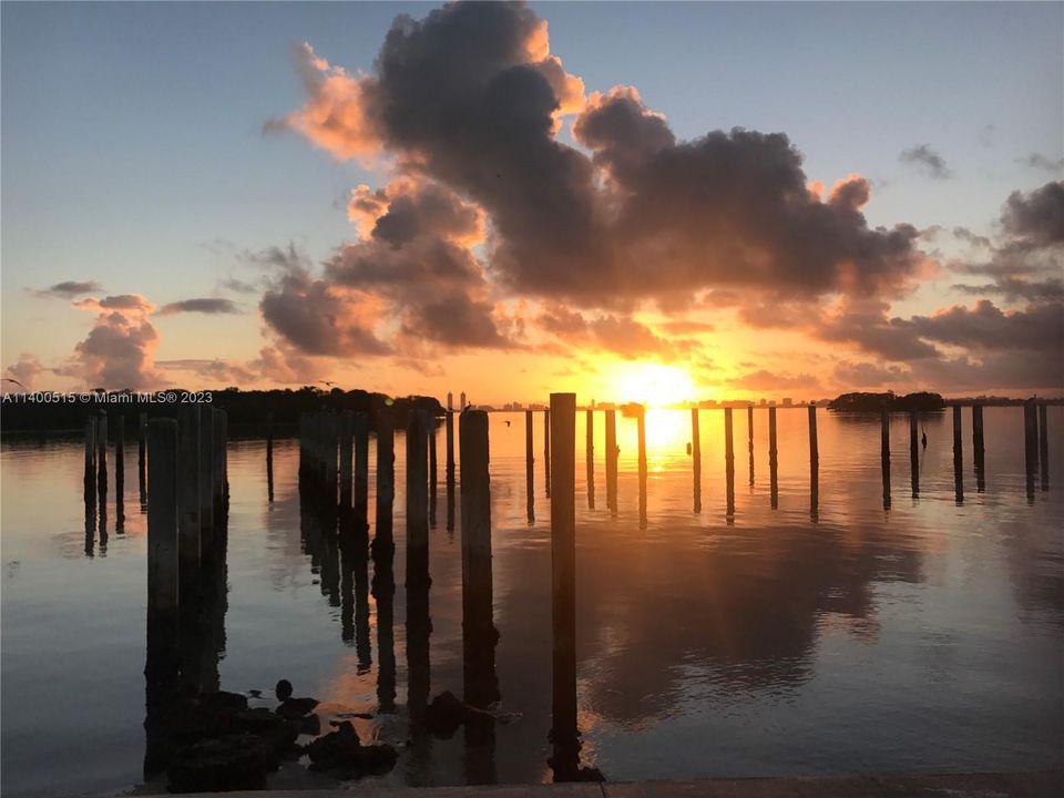 Недавно продано: $300,000 (1 спален, 1 ванн, 775 Квадратных фут)