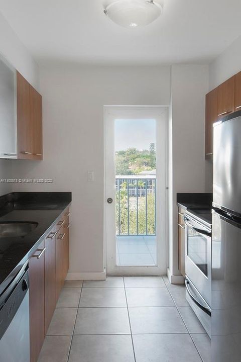 Недавно продано: $300,000 (1 спален, 1 ванн, 775 Квадратных фут)