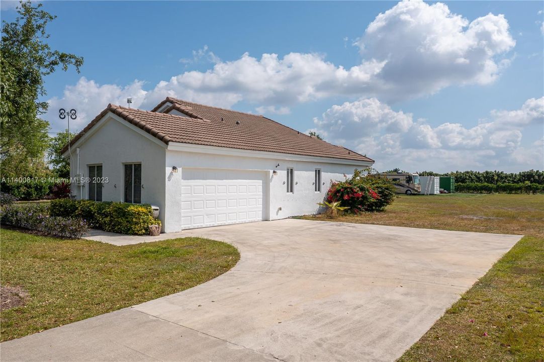 Recently Rented: $4,800 (3 beds, 2 baths, 1421 Square Feet)