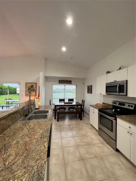 Recently Rented: $4,800 (3 beds, 2 baths, 1421 Square Feet)