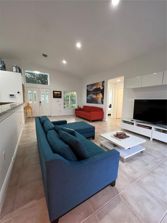 Recently Rented: $4,800 (3 beds, 2 baths, 1421 Square Feet)